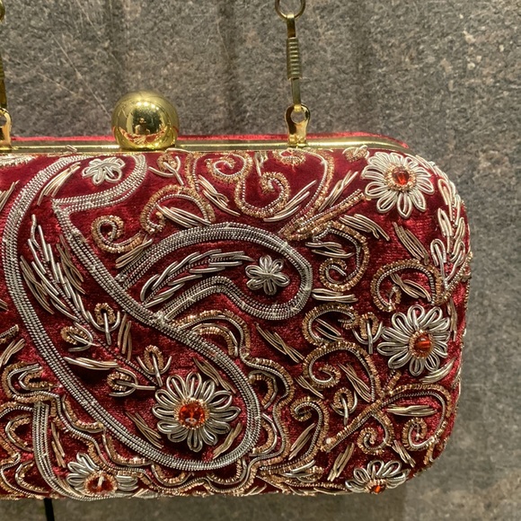 Indian Designer Zardozi Clutch (velvet) - Picture 4 of 6